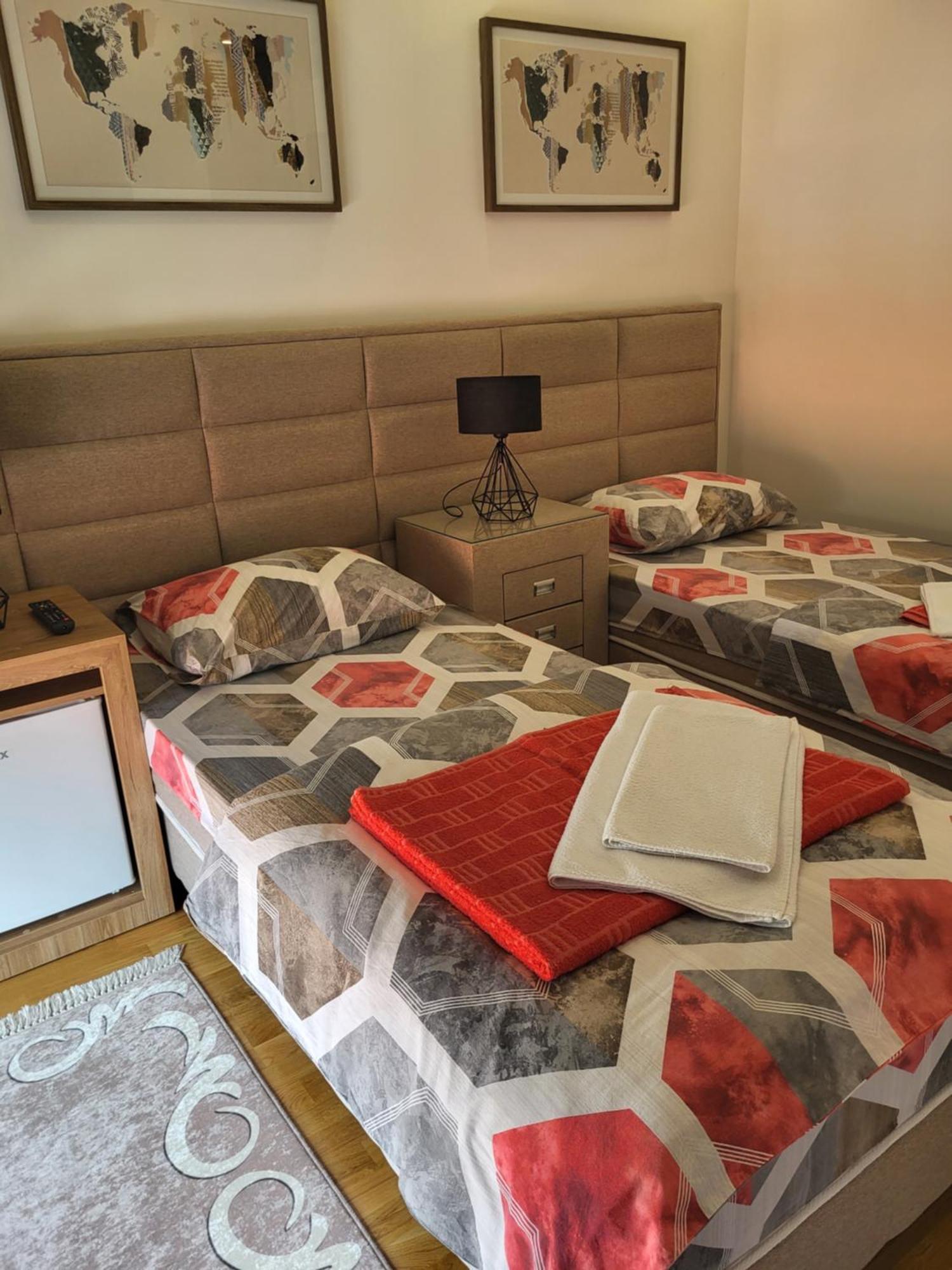 Lux Apartmani Bajova เซทินเจ ภายนอก รูปภาพ